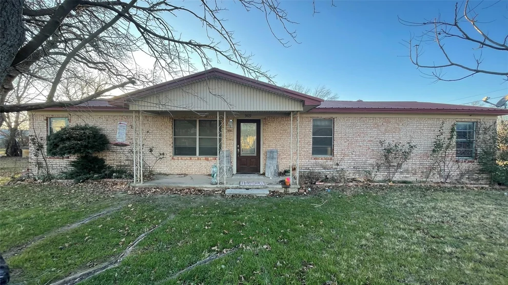 Unit for sale at 909 Fannin ST, Nocona, TX 76255