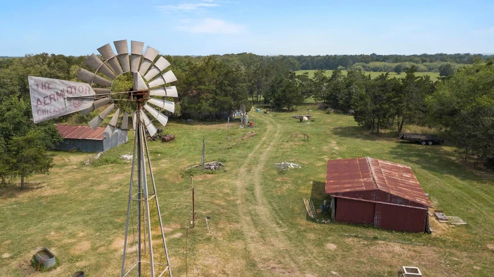 Unit for sale at 145 Stolle LN, Flatonia, TX 78941