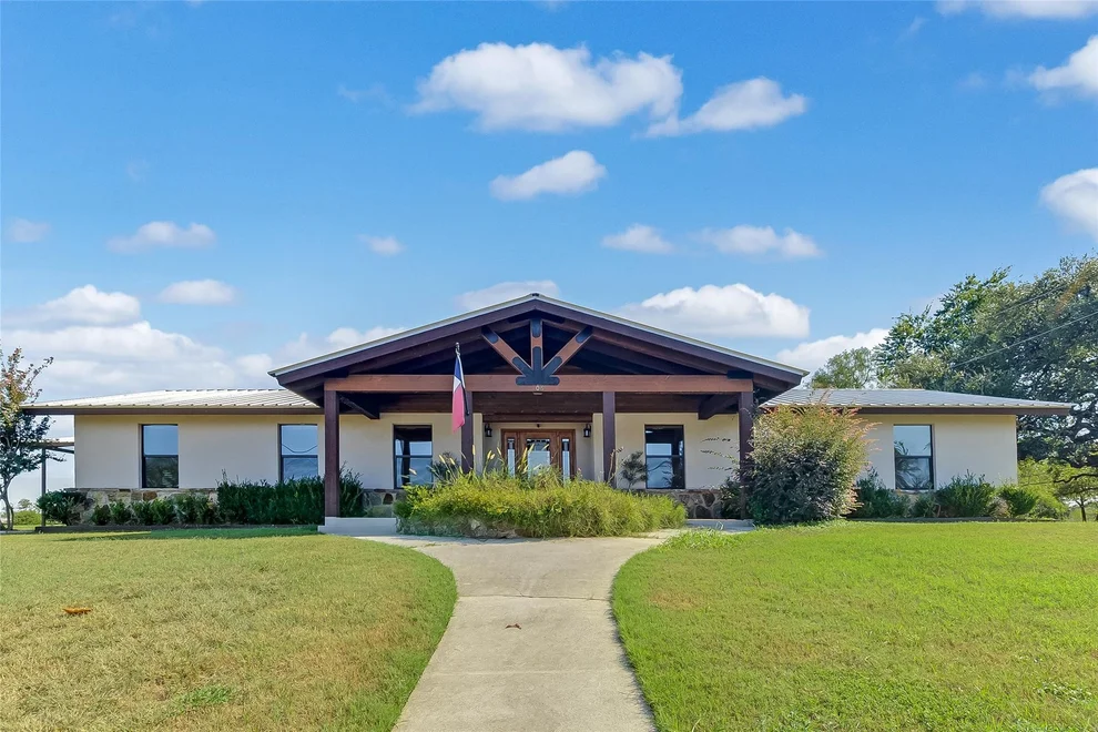 Unit for sale at 606 E College ST, Llano, TX 78643