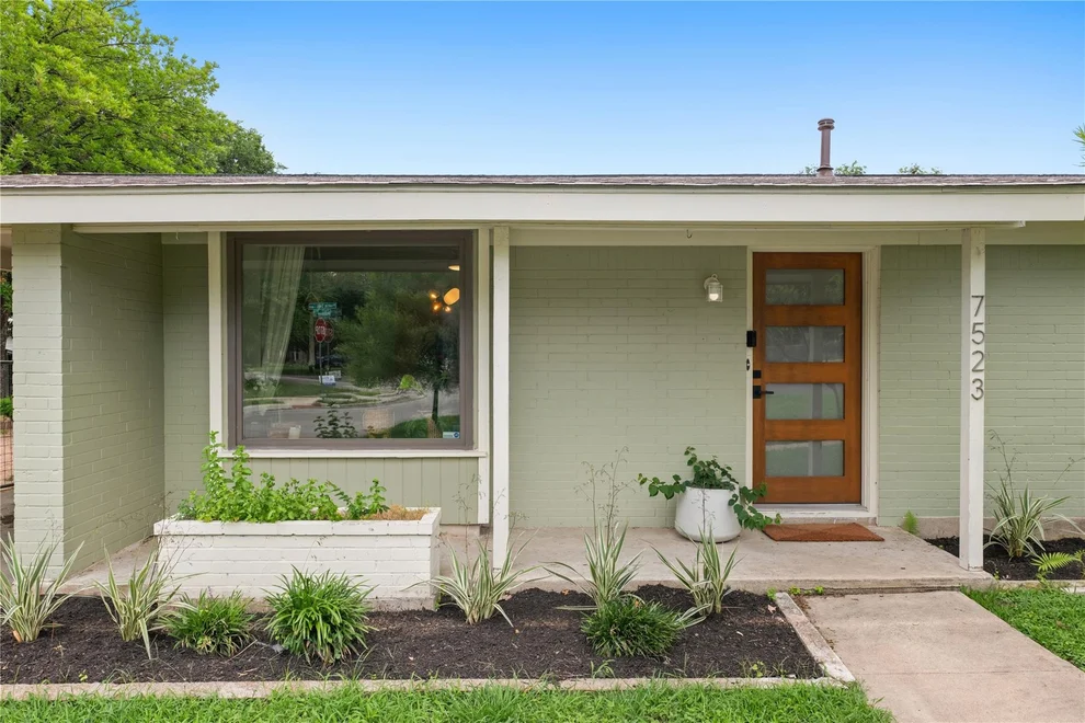Unit for sale at 7523 Meadowview LN, Austin, TX 78752