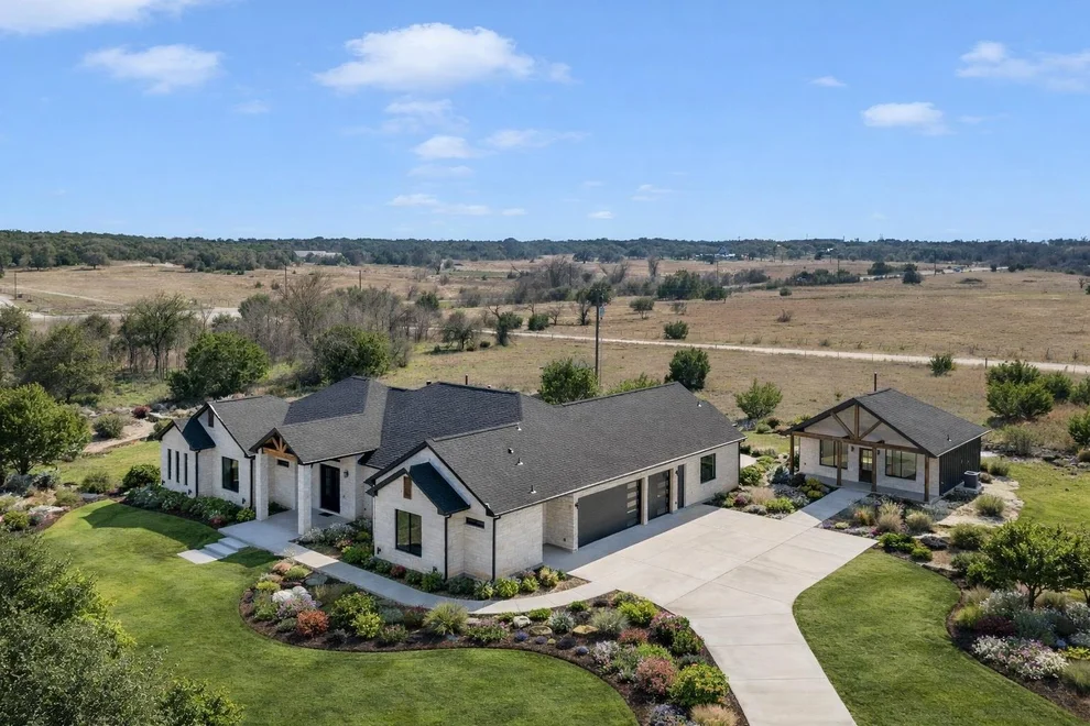 Unit for sale at 138 Cloudwood Ranch RD, Briggs, TX 78608
