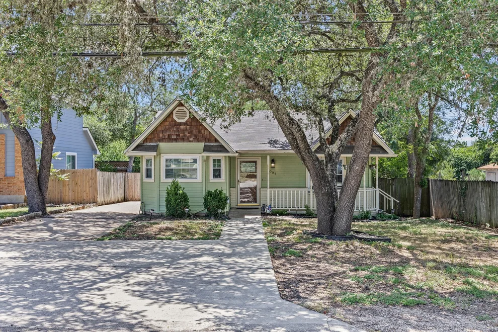 Unit for sale at 1007 N Bishop ST, San Marcos, TX 78666