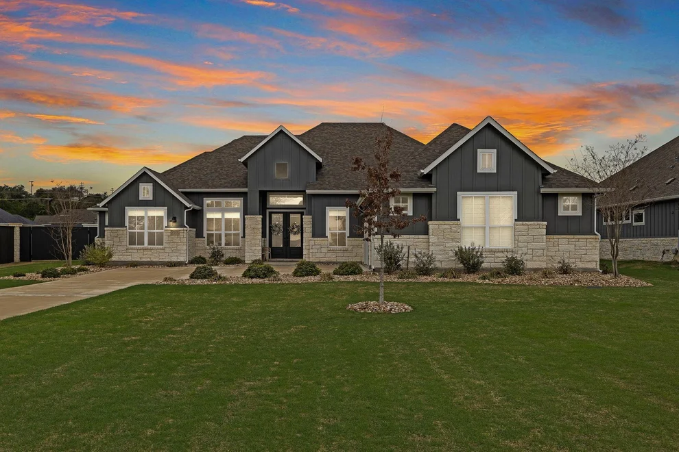 Unit for sale at 153 McNaughton DR, Liberty Hill, TX 78642