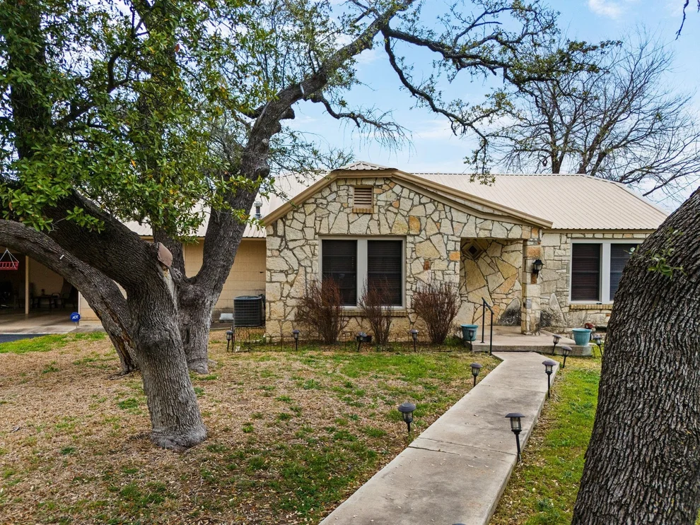 Unit for sale at 1003 Ridge ST, Lampasas, TX 76550