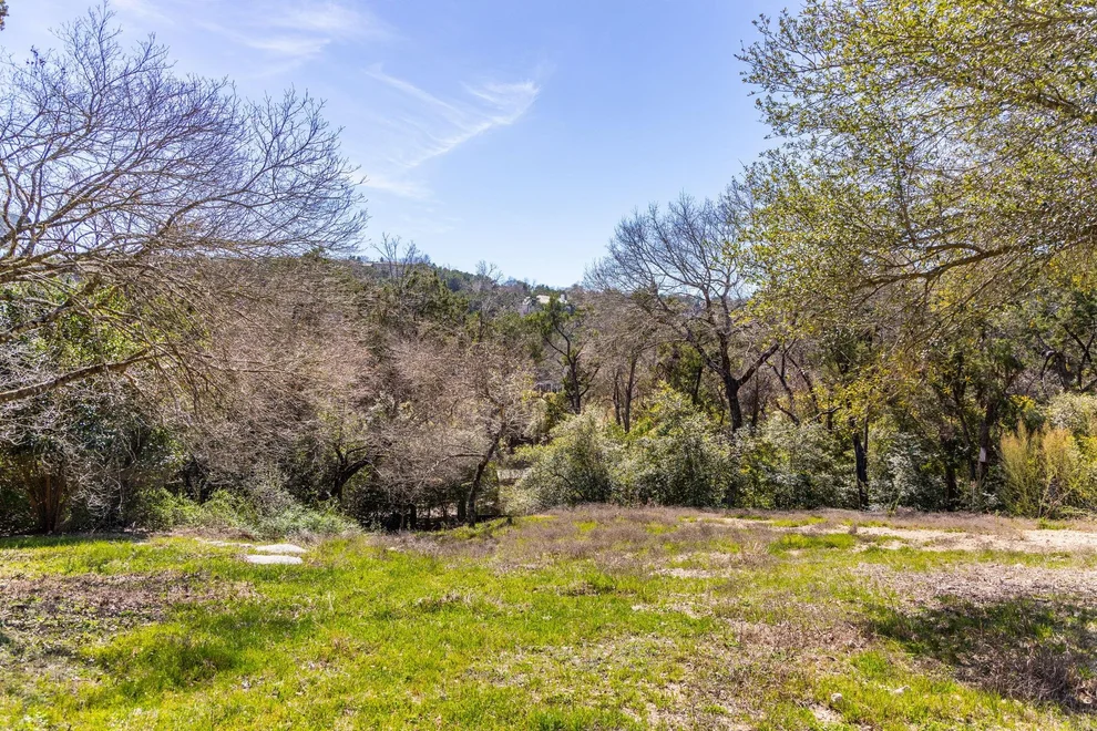 Unit for sale at 902 Yaupon Valley RD, West Lake Hills, TX 78746