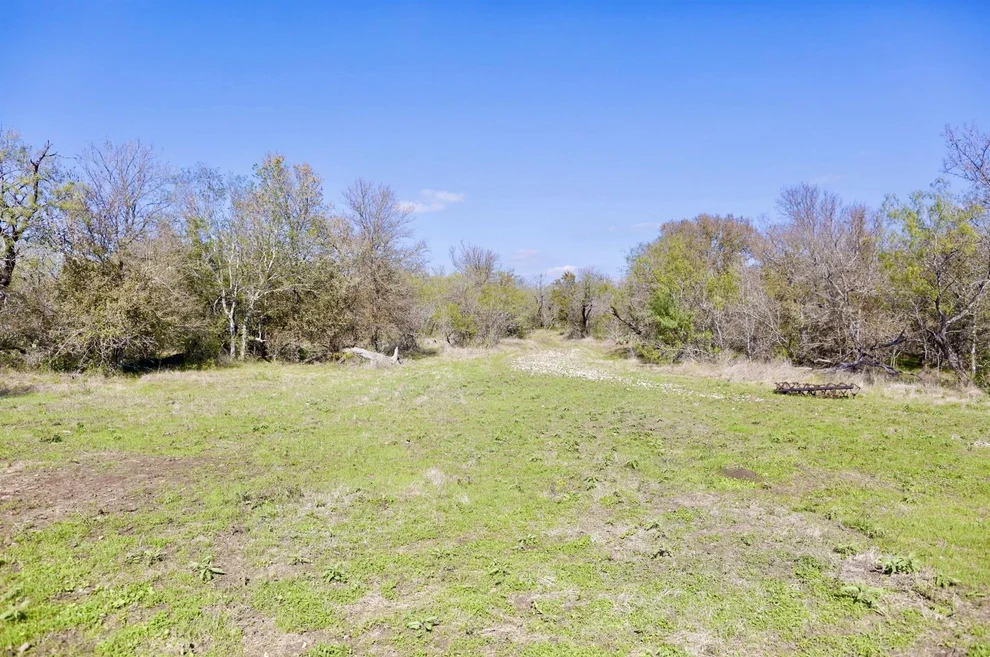 Unit for sale at 4230 Barth RD, Lockhart, TX 78644