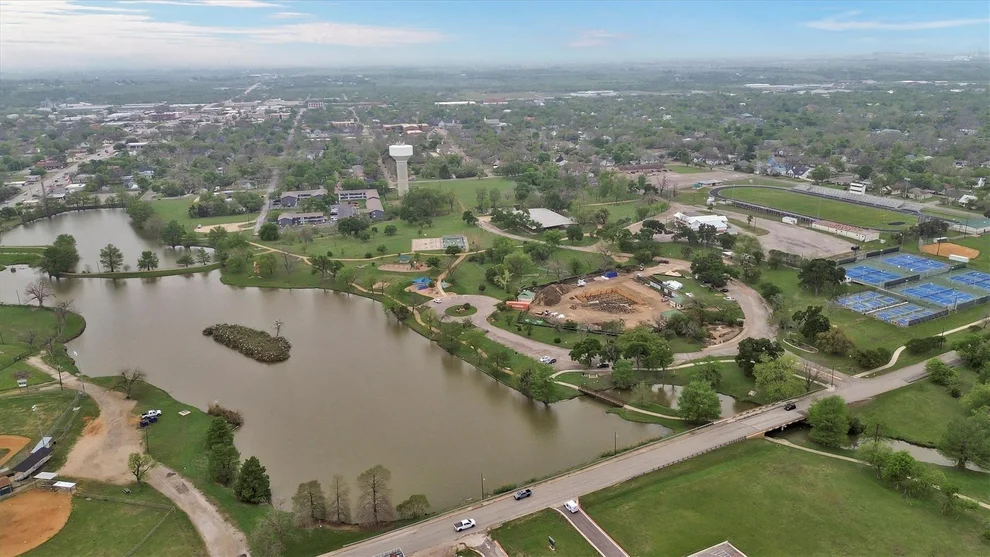 Unit for sale at 1701 Davis ST, Taylor, TX 76574