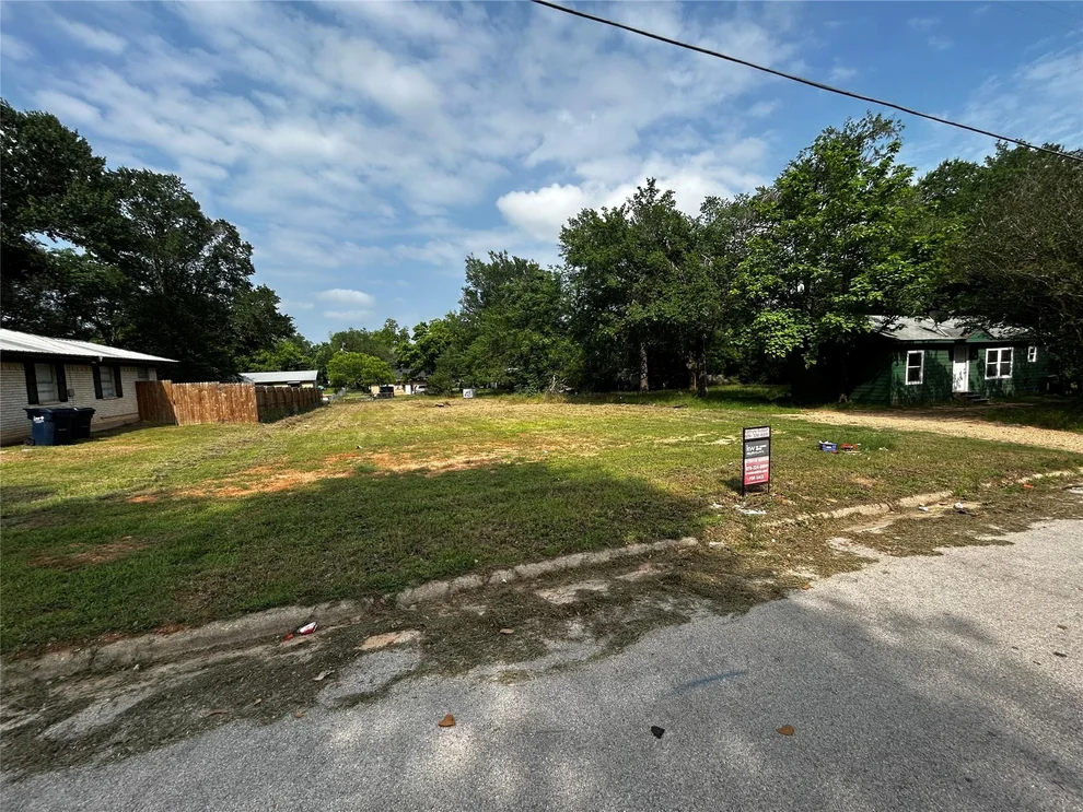 Unit for sale at 710 Scarbrough ST, Rockdale, TX 76567