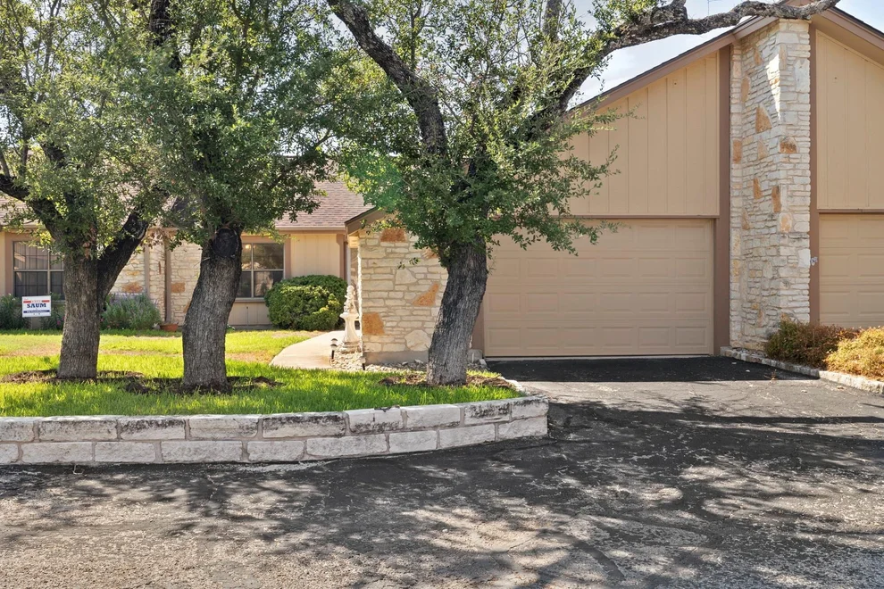 Unit for sale at 28 Oaks PL, Lago Vista, TX 78645