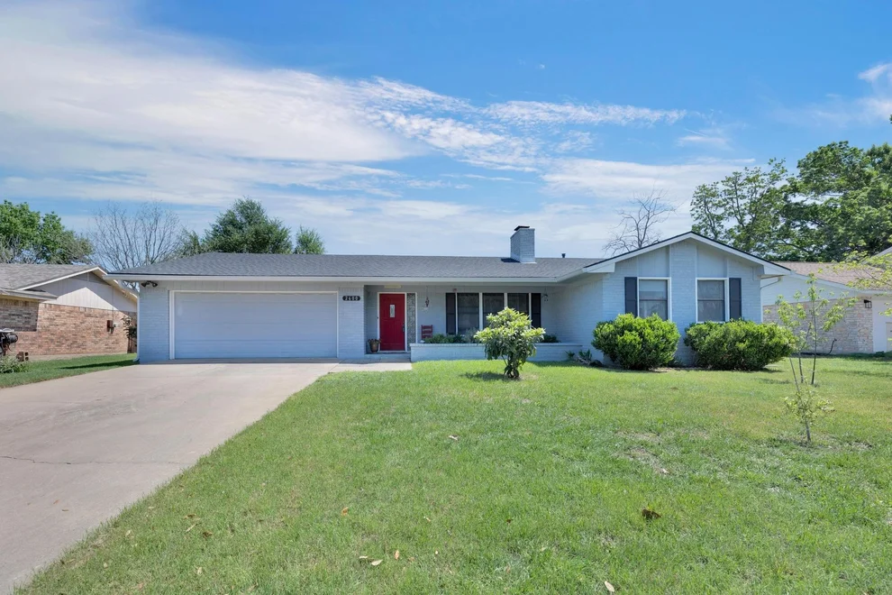 Unit for sale at 2600 Donna DR, Taylor, TX 76574