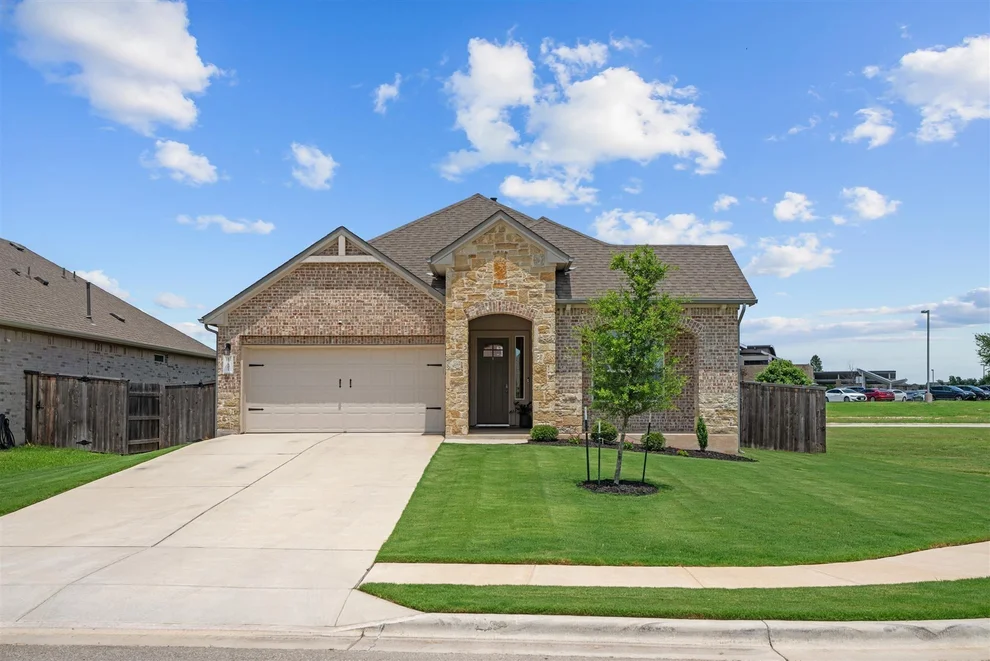 Unit for sale at 13801 Mc Arthur DR, Manor, TX 78653