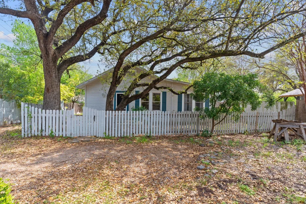 Unit for sale at 18309 Lake Oaks DR, Jonestown, TX 78645