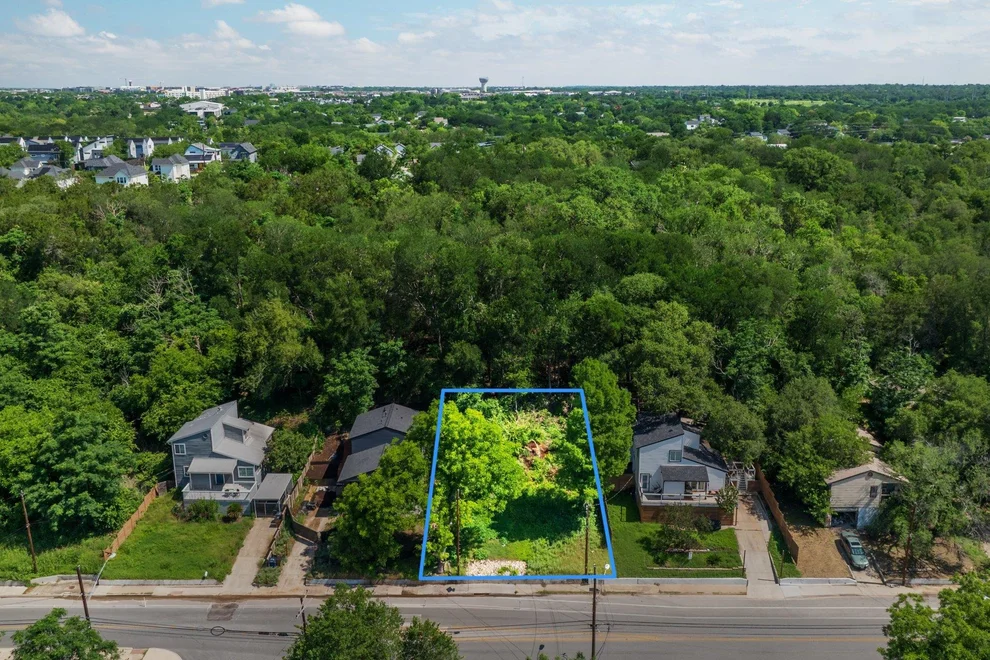 Unit for sale at 3600 Oak Springs DR, Austin, TX 78721