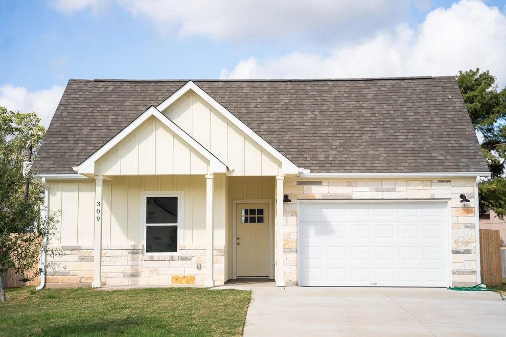 Unit for sale at 309 String Prairie WAY, Smithville, TX 78957
