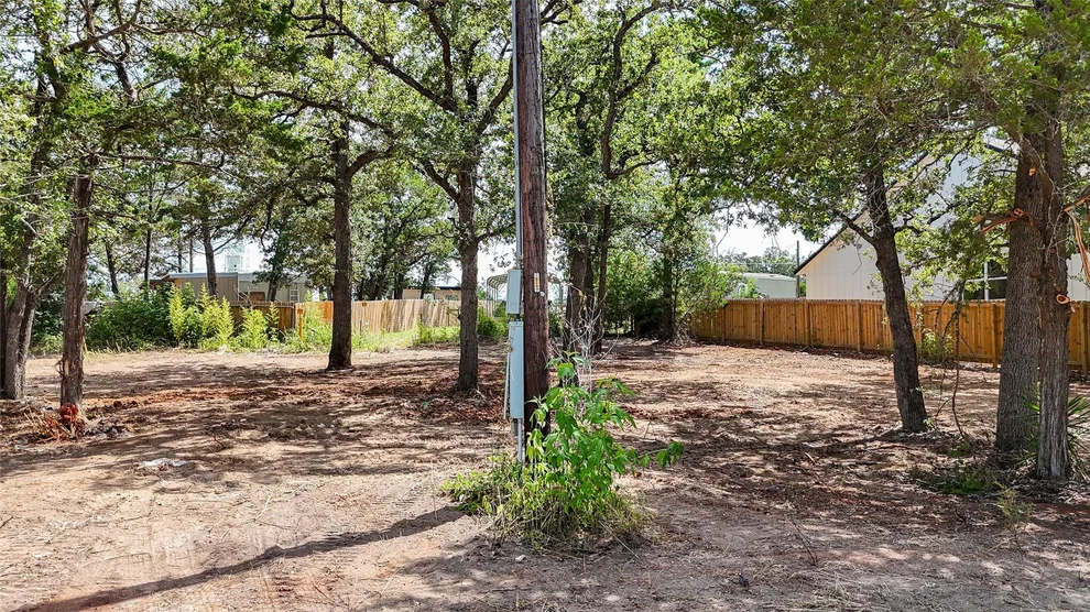 Unit for sale at 115 Eaglenest CT, Smithville, TX 78957