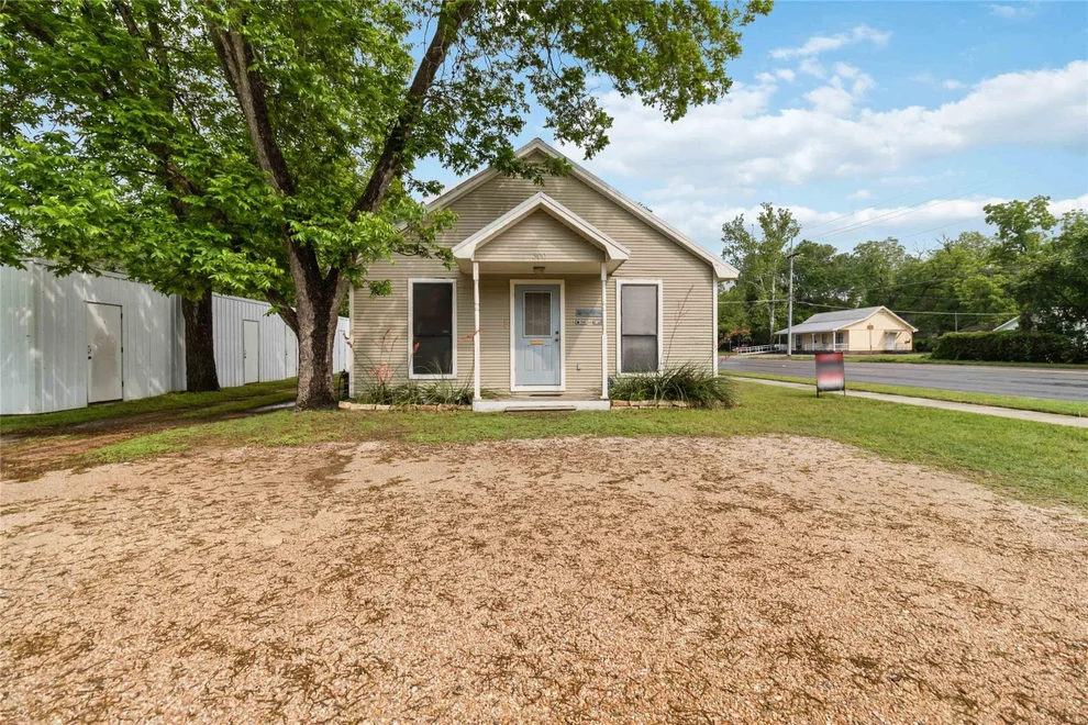 Unit for sale at 300 Bishop ST, Smithville, TX 78957