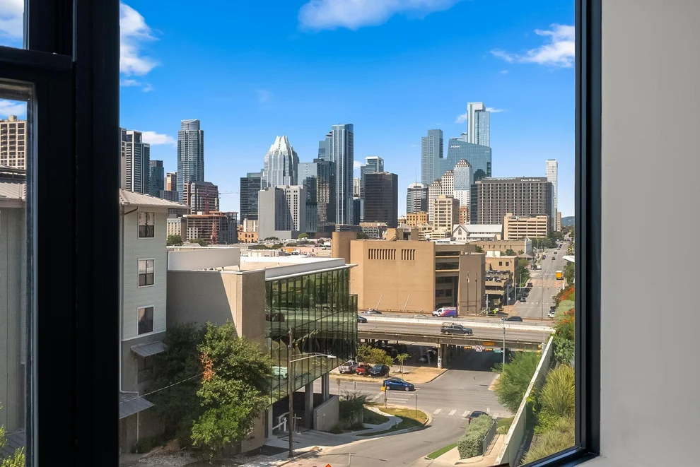 Unit for sale at 800 Embassy DR, Austin, TX 78702