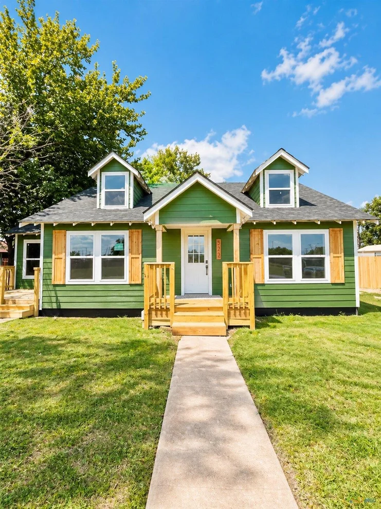 Unit for sale at 223 NW Front ST, Bartlett, TX 76511