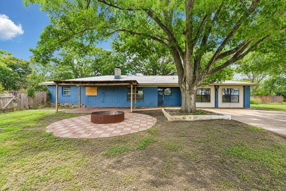 Unit for sale at 1111 Silent Valley RD, Lockhart, TX 78644