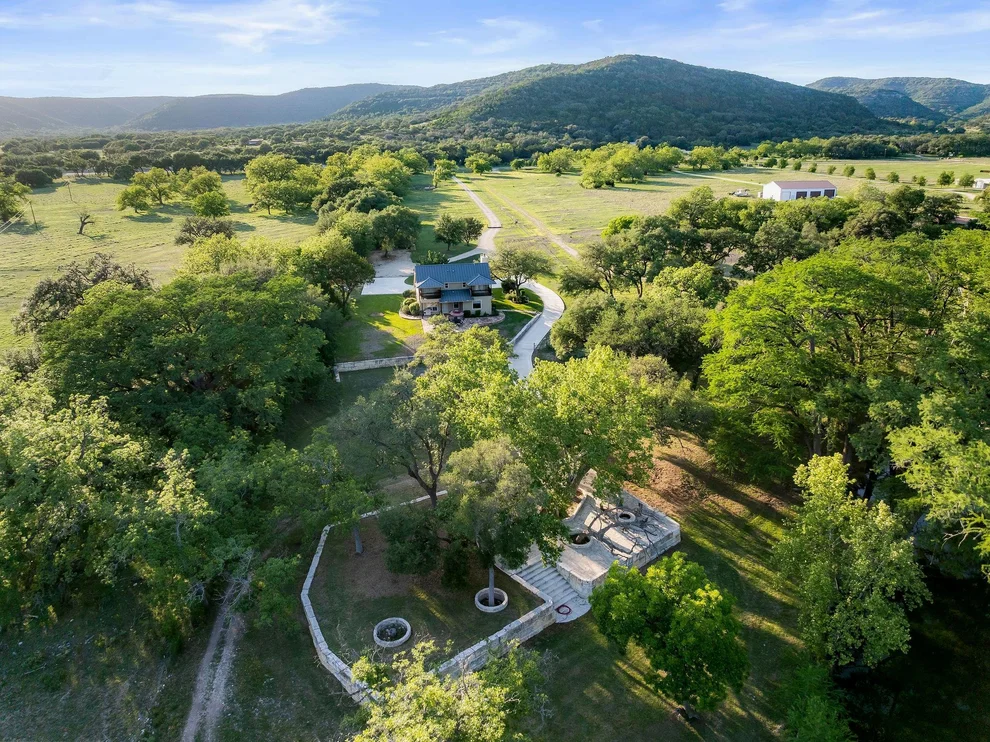 Unit for sale at 4292 N Us 83 Highway, Leakey, TX 78873