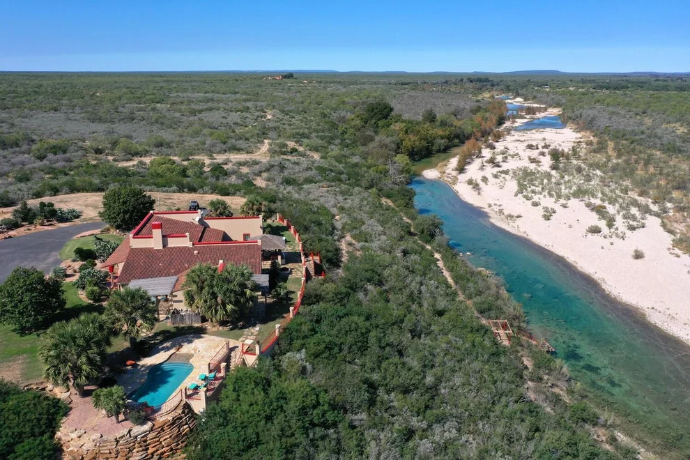 Unit for sale at 1372 Lyles Ranch RD, Uvalde, TX 78801