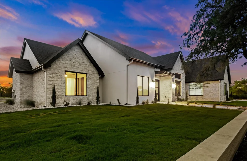 Unit for sale at 208 Stonegate LN, Dripping Springs, TX 78620
