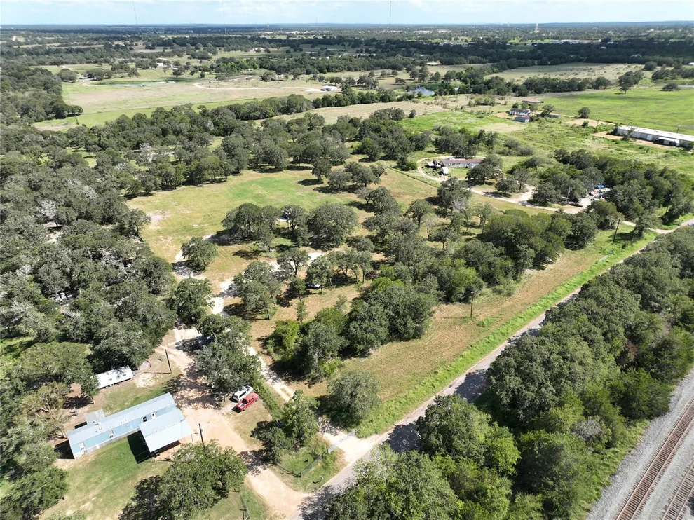 Unit for sale at 2372 County Road 118 RD, Giddings, TX 78942