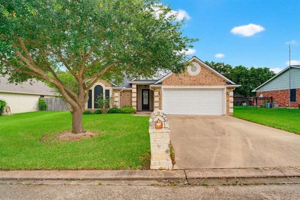 Unit for sale at 702 Woodson DR, Caldwell, TX 77836