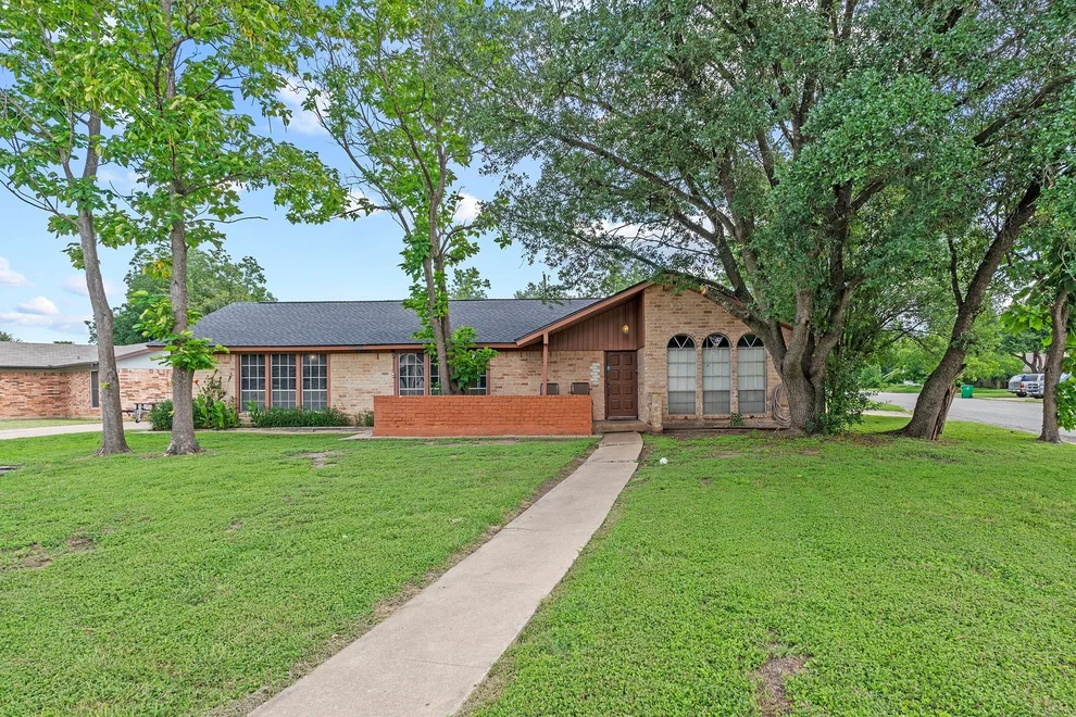 Unit for sale at 2400 Grace ST, Taylor, TX 76574