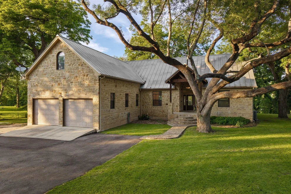 Unit for sale at 302 Guadalupe River DR, Seguin, TX 78155