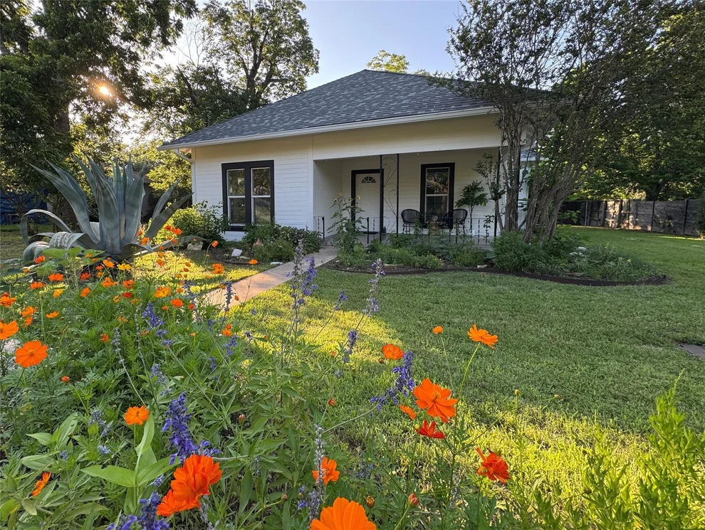 Unit for sale at 302 E Brenham ST, Elgin, TX 78621