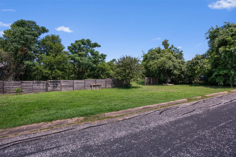 Unit for sale at 112 Plum DR, Elgin, TX 78621