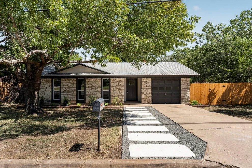Unit for sale at 1001 W 17th ST, Georgetown, TX 78626