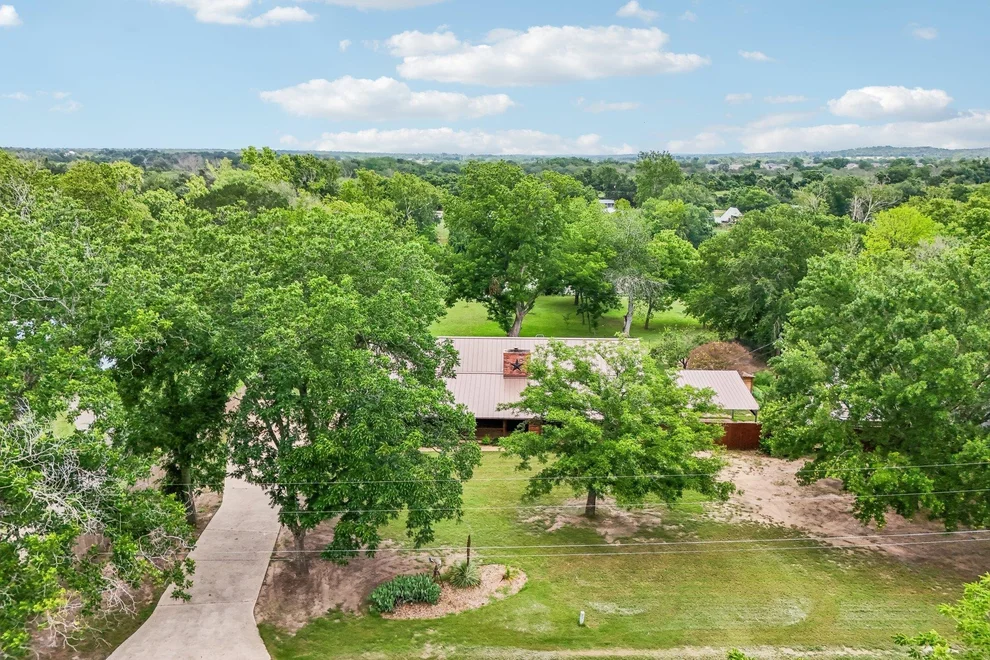 Unit for sale at 154 Shoreline DR, Bastrop, TX 78602