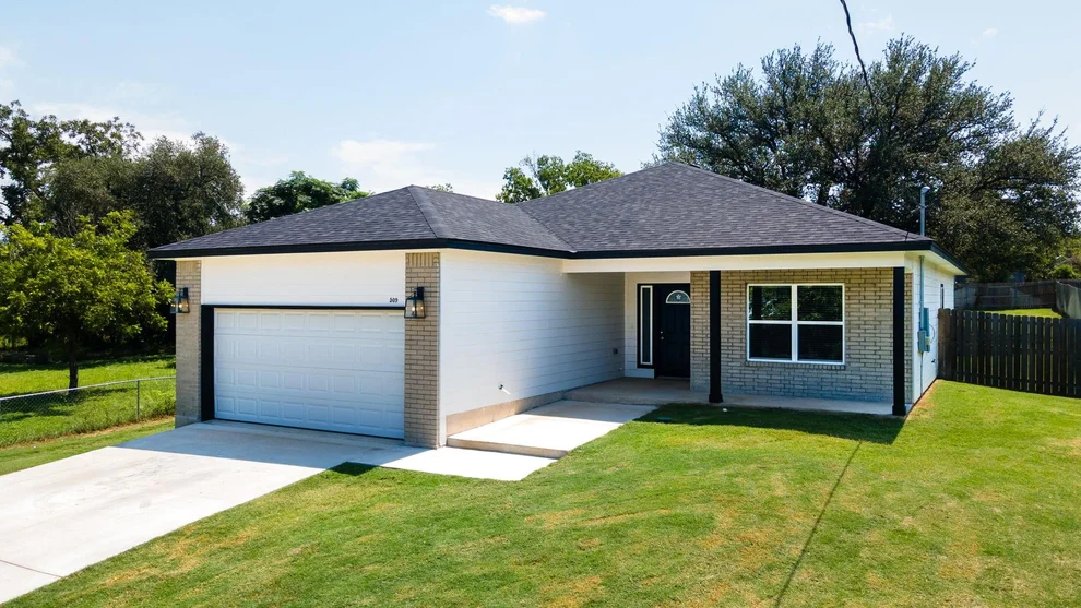 Unit for sale at 509 Brown ST, Lampasas, TX 76550