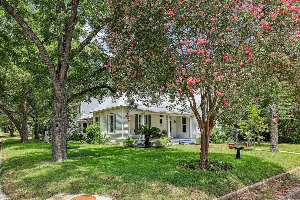 Unit for sale at 601 Garwood ST, Smithville, TX 78957
