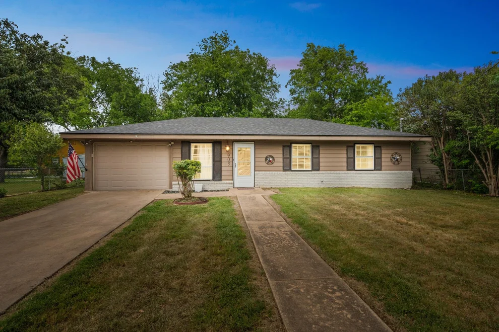 Unit for sale at 903 W 18th ST, Georgetown, TX 78626