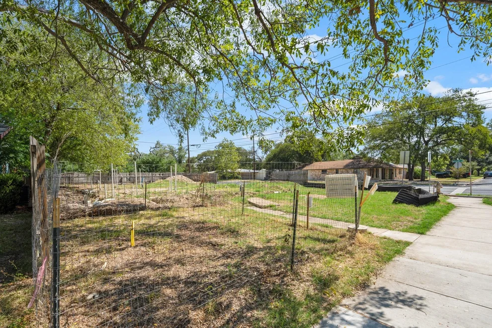 Unit for sale at 1614 Suffolk DR, Austin, TX 78723