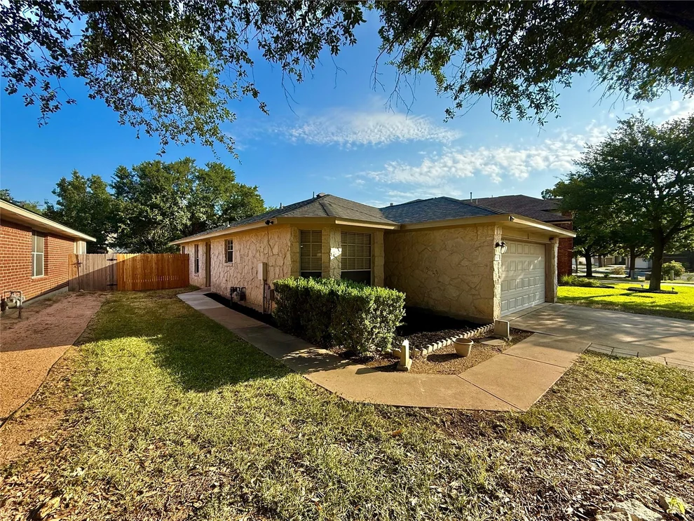 Unit for sale at 809 Luke LN, Leander, TX 78641