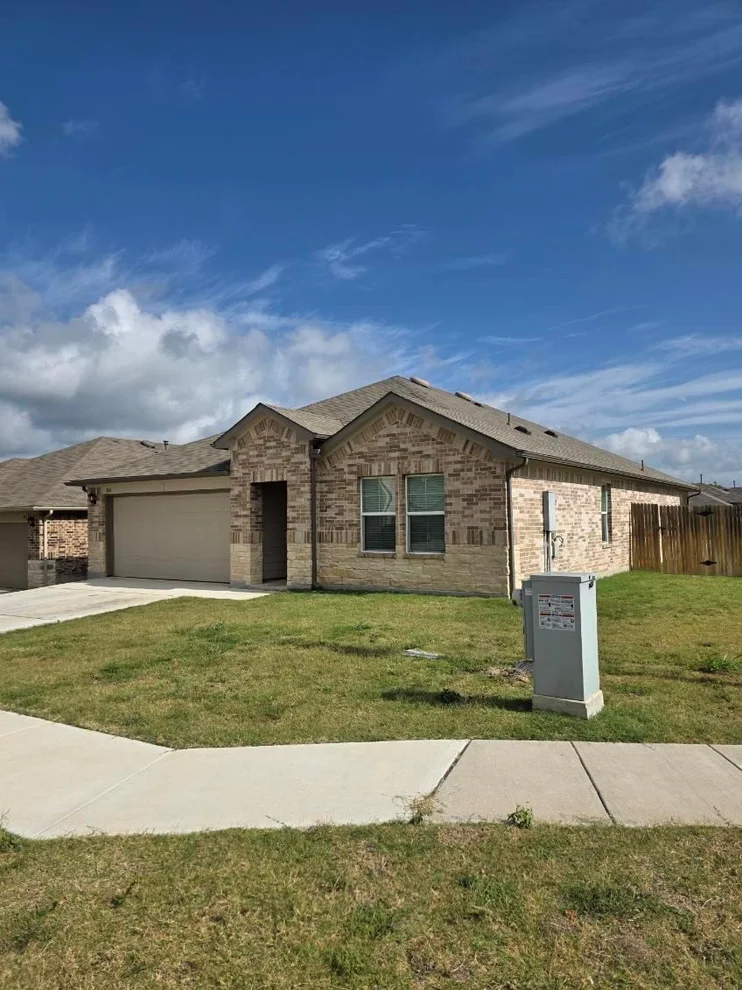 Unit for sale at 104 Pronghorn CIR, San Marcos, TX 78666