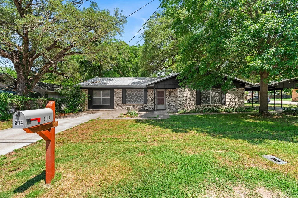 Unit for sale at 814 W BELL Ave, Rockdale, TX 76567