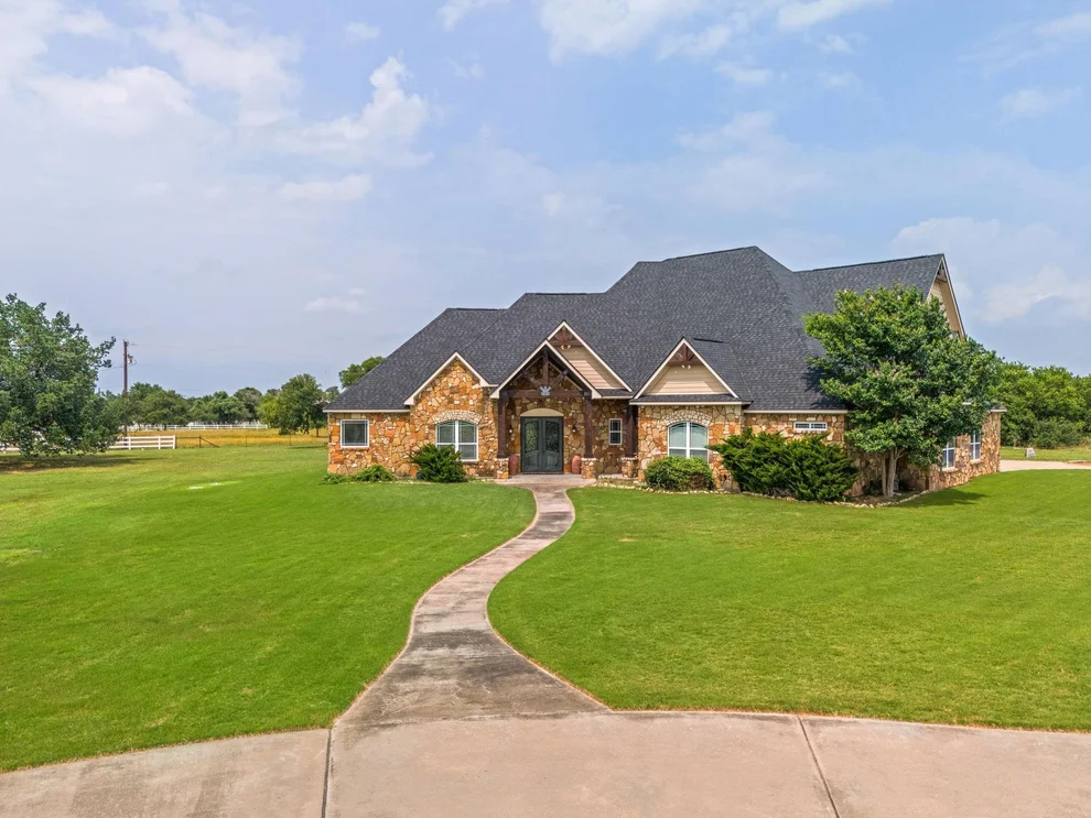 Unit for sale at 121 Eagle Rock DR, Salado, TX 76571
