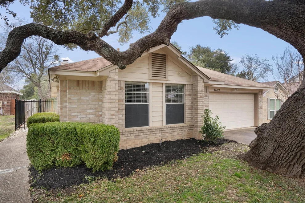 Unit for sale at 1609 Parkwood DR, Leander, TX 78641