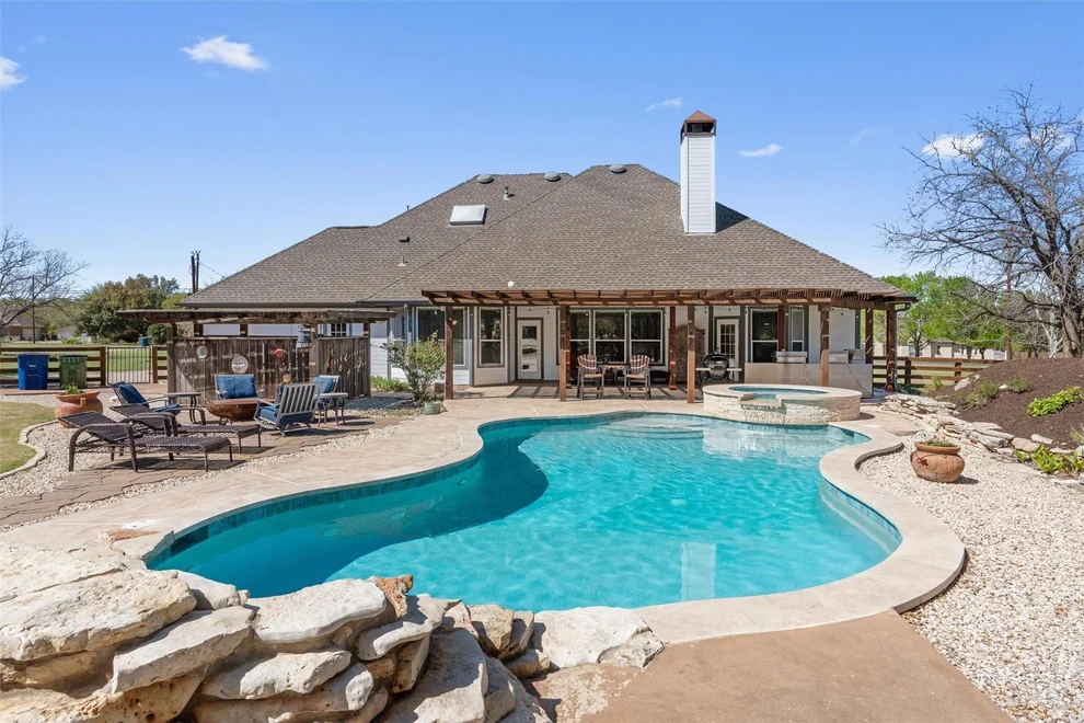 Unit for sale at 200 Four T Ranch RD, Georgetown, TX 78633