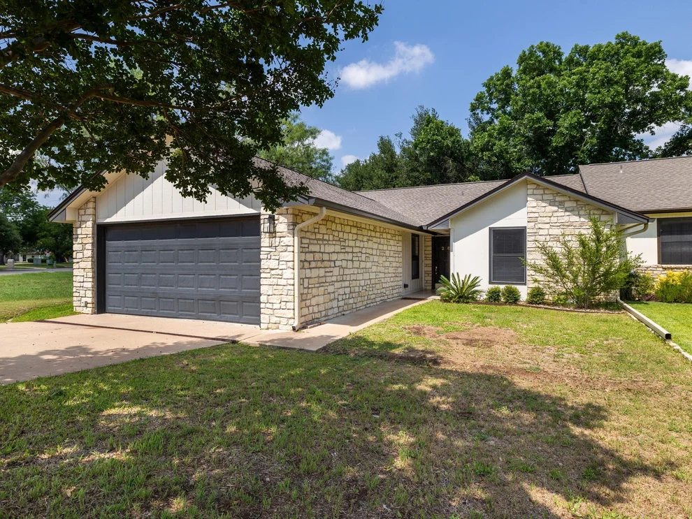 Unit for sale at 26 Fairway LN, Meadowlakes, TX 78654