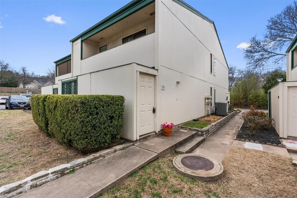 Unit for sale at 6718 Silvermine DR, Austin, TX 78736