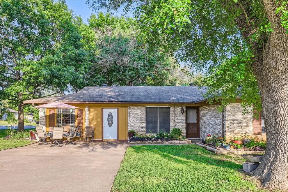 Unit for sale at 2401 Glen Springs WAY, Austin, TX 78741