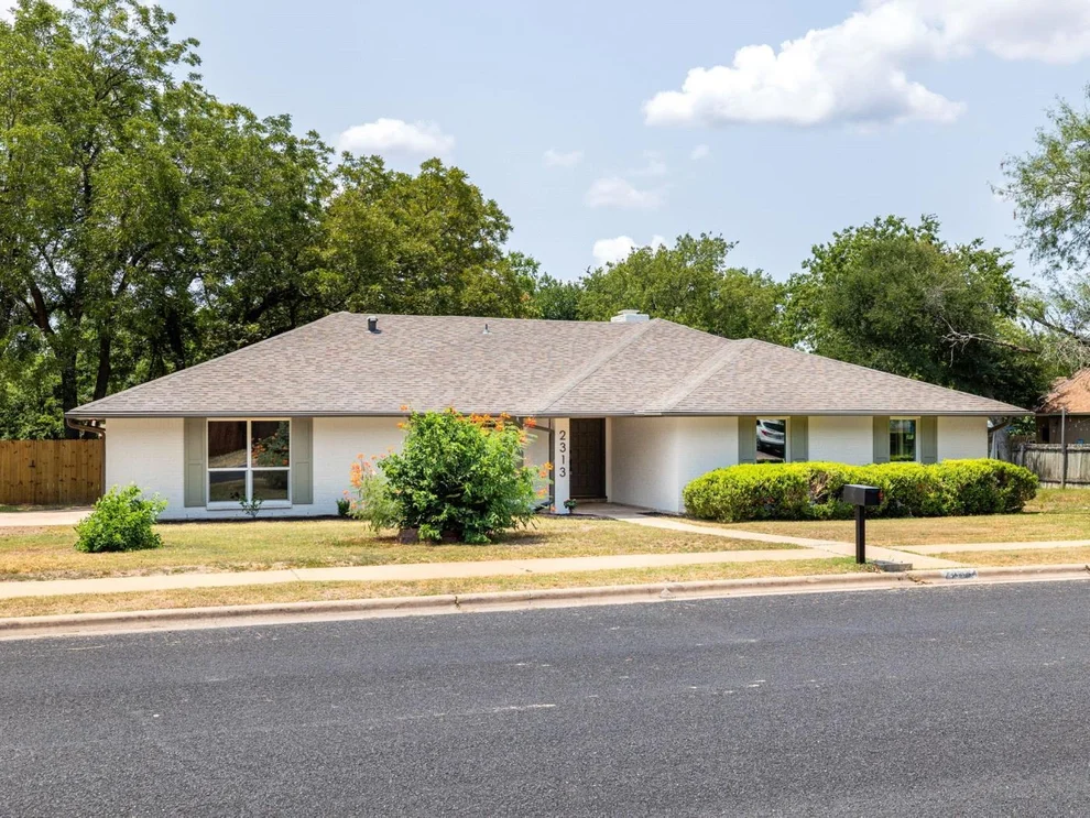 Unit for sale at 2313 Monarch DR, Austin, TX 78748