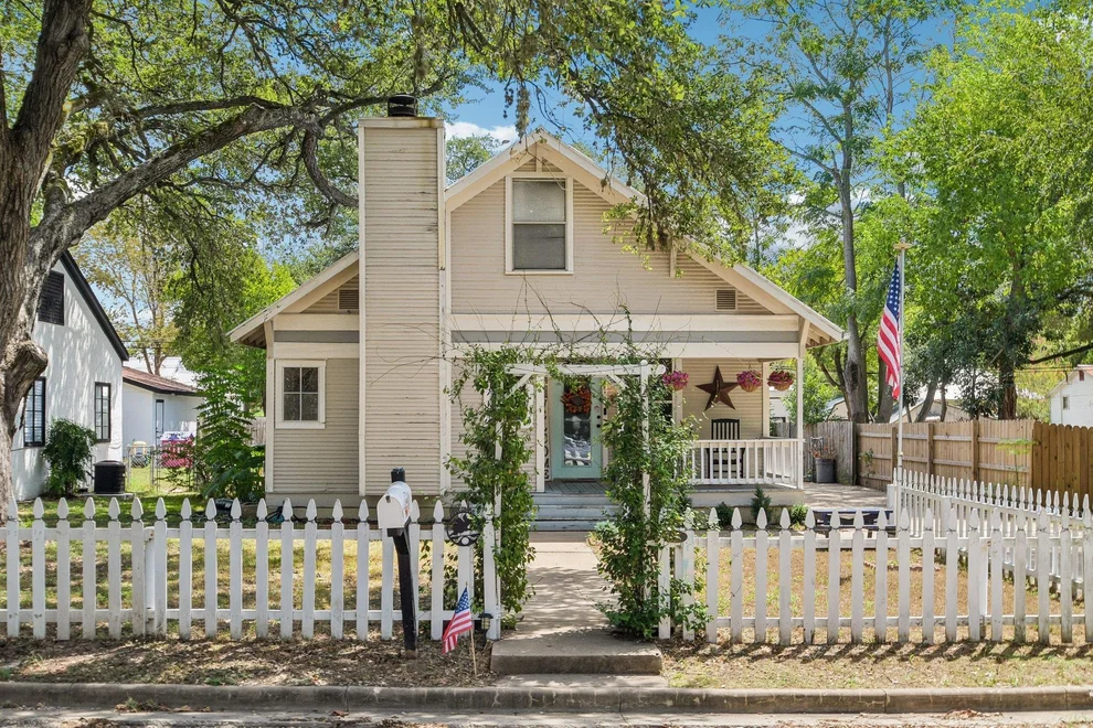Unit for sale at 802 Hudgins ST, Smithville, TX 78957