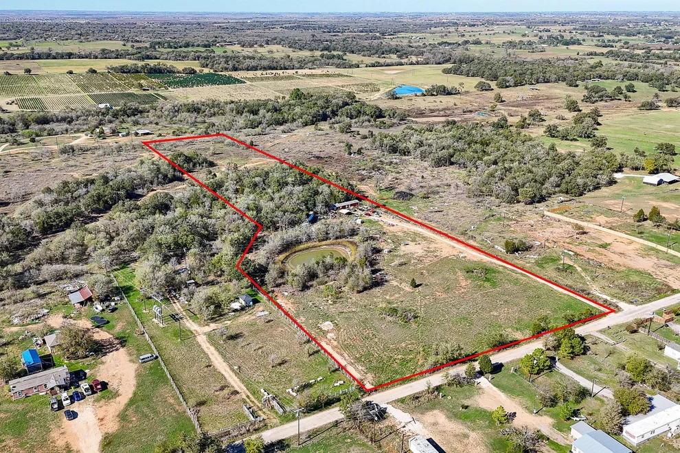 Unit for sale at 166 Norwood LN, Elgin, TX 78621
